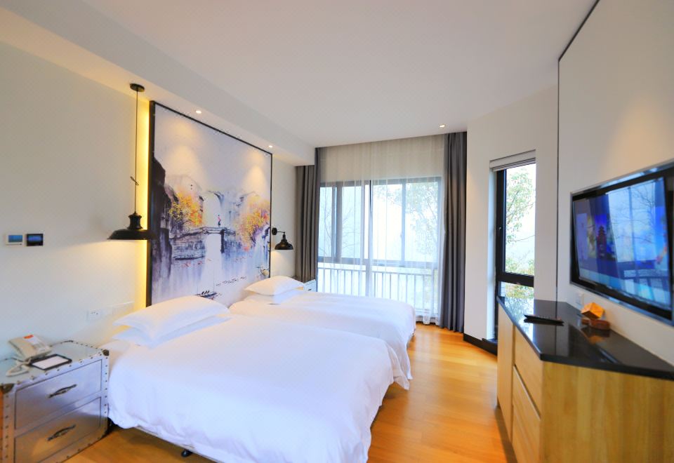 心泊湖景雙床房