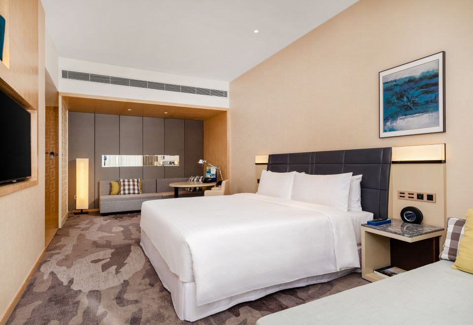 Four Points By Sheraton Guangdong Heshan FangyuanGarden View King Room With Oversized Tub