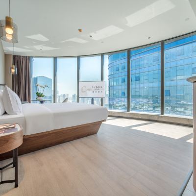 行政城景大床房【180°璀璨城景+戴森吹風機+智能語音+私享Coffee機+冰箱+智能潔具】 深圳南山科技園逸扉飯店優惠