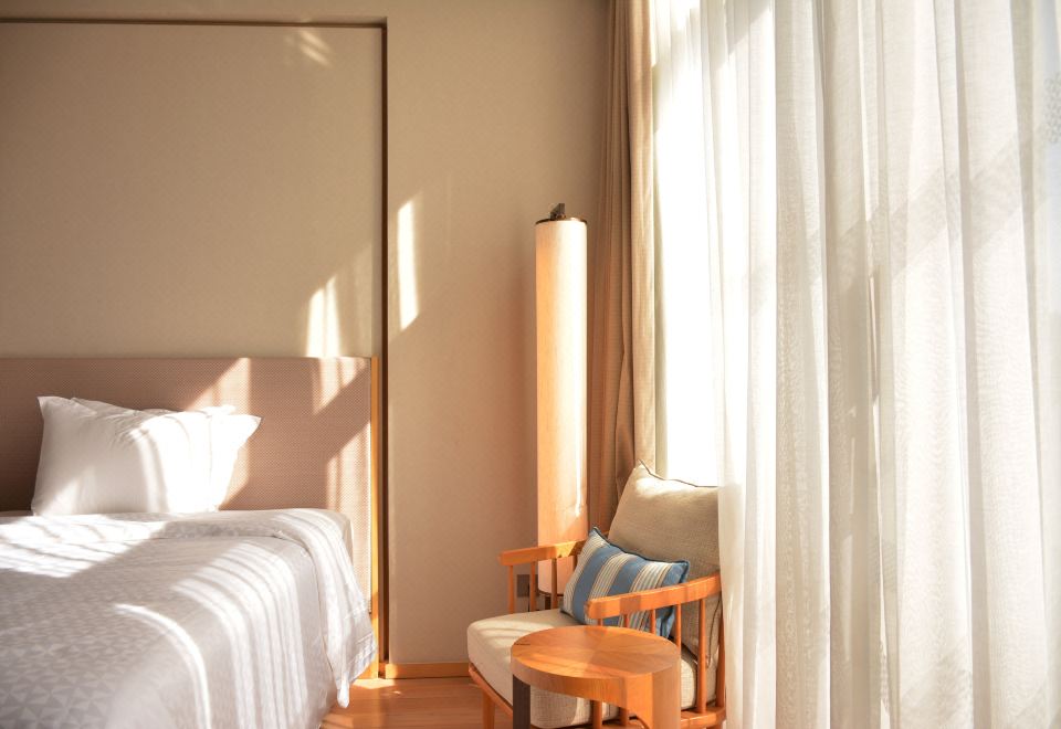 豪华双床房（金可儿床垫+独立阳台+书桌+小童乐园）