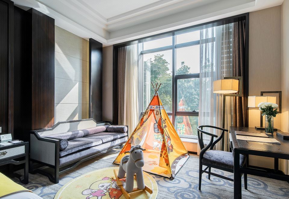 豪華豬豬俠親子雙床房（Wifi投屏+浴缸+mini小冰箱）