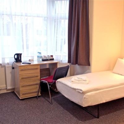 Standard Twin Room with Ensuite Central Hotel Golders Green Promo Code