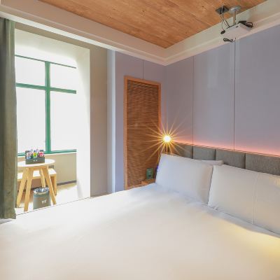 日式和風間（百寸影院+全屋智能+獨立空調+獨立冰箱） 秋果飯店（哈爾濱中央大街松花江畔路店）優惠