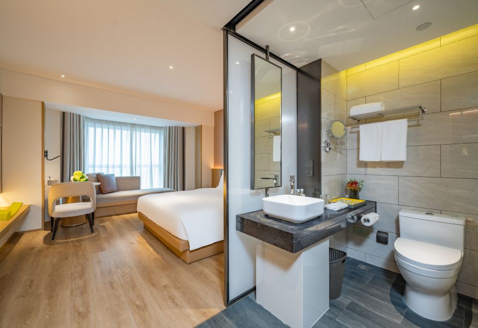 Holiday Inn Shanghai HuaxiaSuperior Queen Room