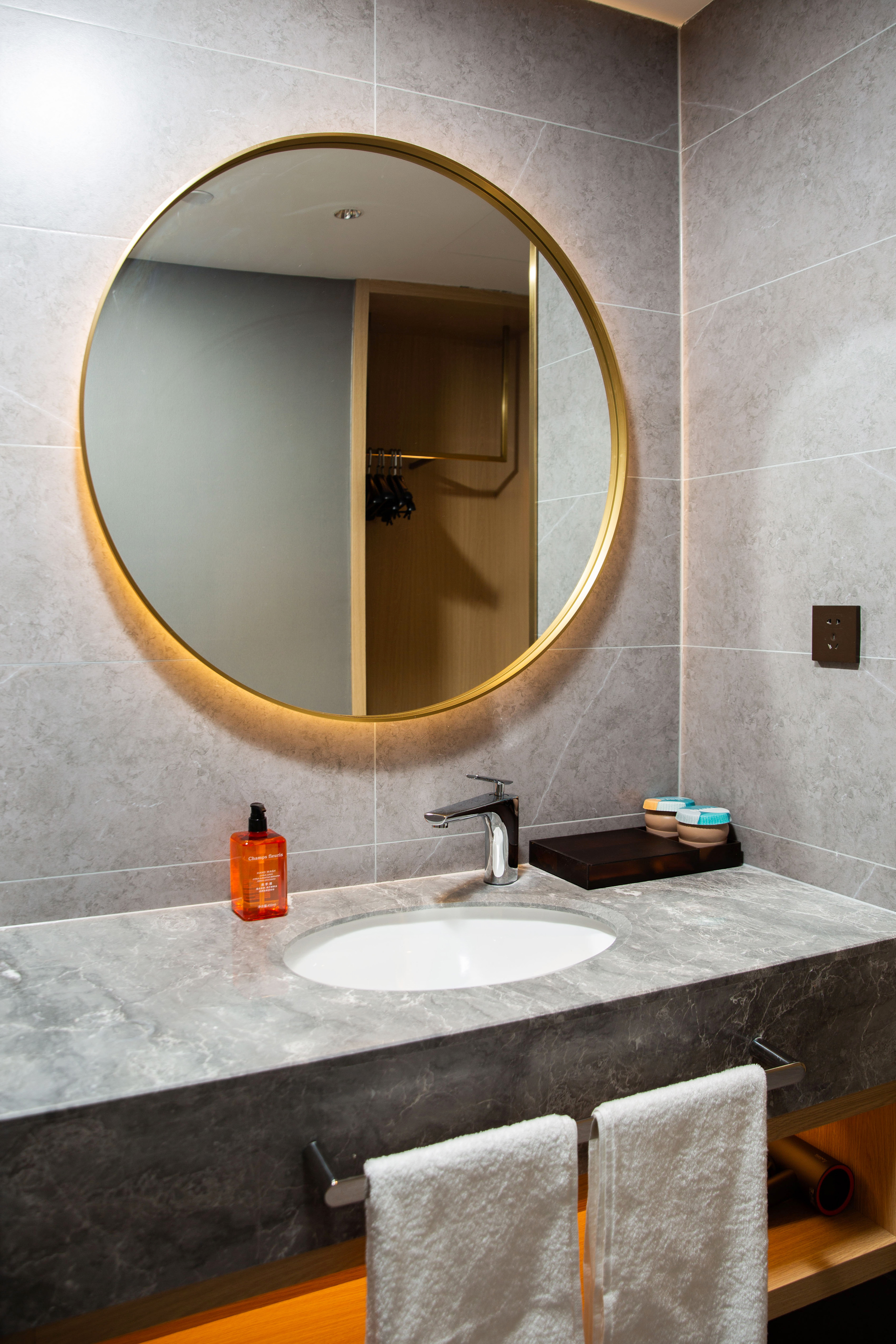 月若流金景观大床房（65寸投屏|观滇落日|冰箱加湿器）