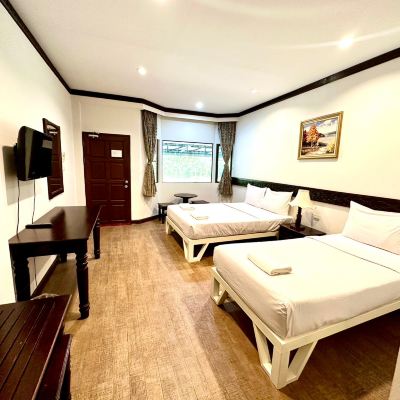 Basic Triple Room (1 Queen Bed with 1Single Bed)