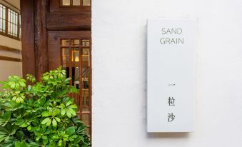 A grain of sand inn