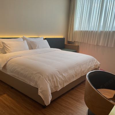 影院浴缸大床房（影視VIP+按摩浴缸+新風系統） 深圳你享酒店優惠