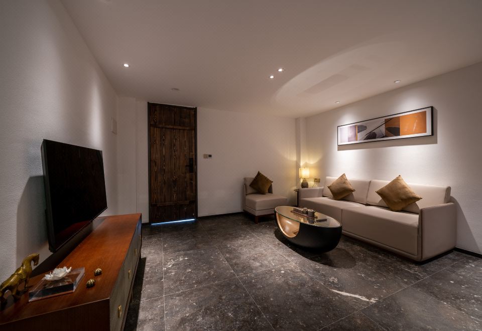 Floral Hotel·Yinlu hotel  (Huitong Ancient Village Shop, Tangjiawan Town, Zhuhai)Pinming Ge Loft Suite With Separate Living Room