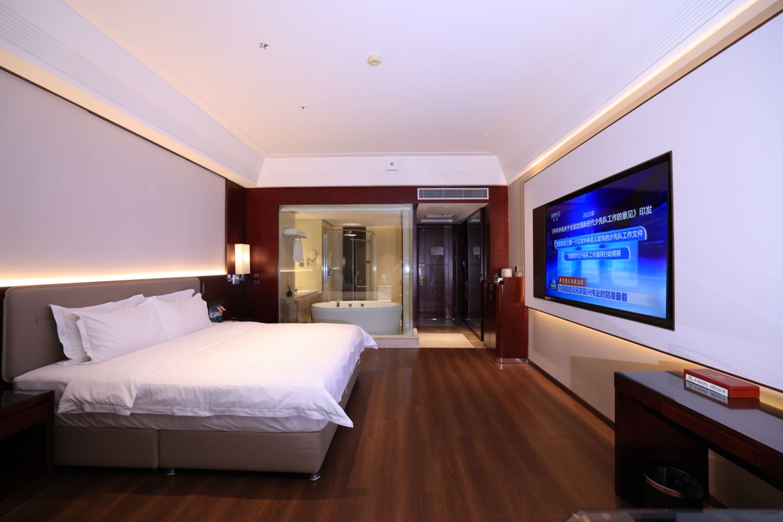 行政大床房（智能客控+落地窗+加湿器+迷你小冰箱）