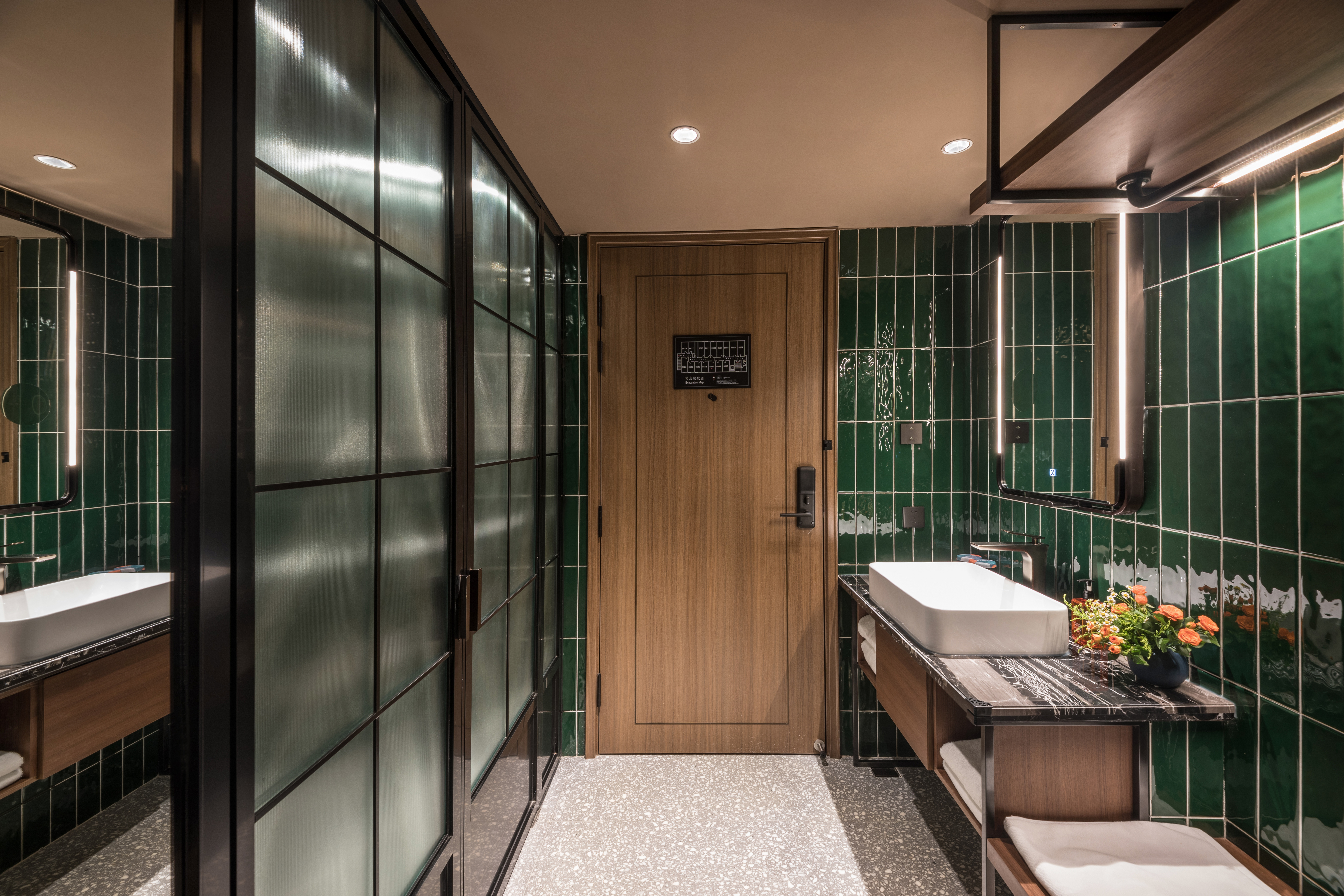 高级大床房（智能客控+KINGKOIL床垫+迷你冰箱）