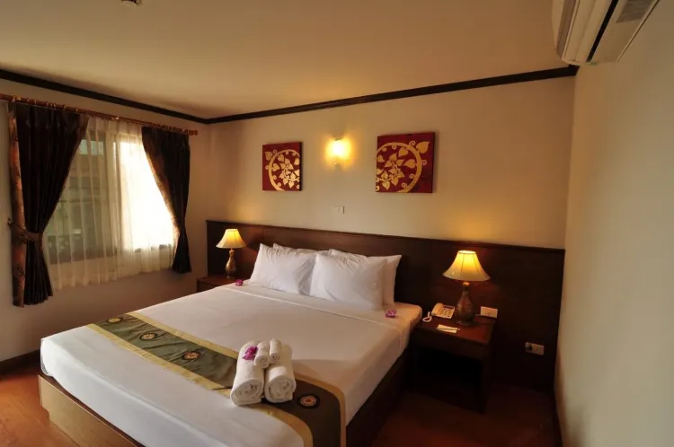 ห้องดีลักซ์ เตียงใหญ่ 1 เตียง