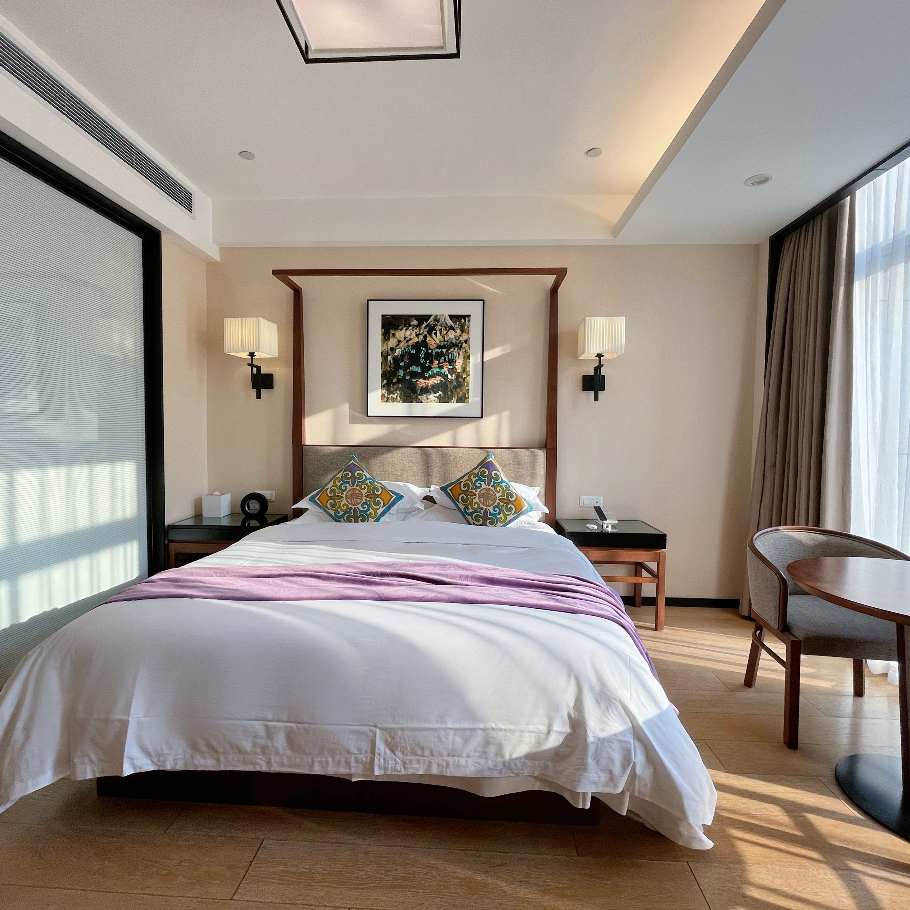 Deluxe Double Bed Room With Panoramic Glass View