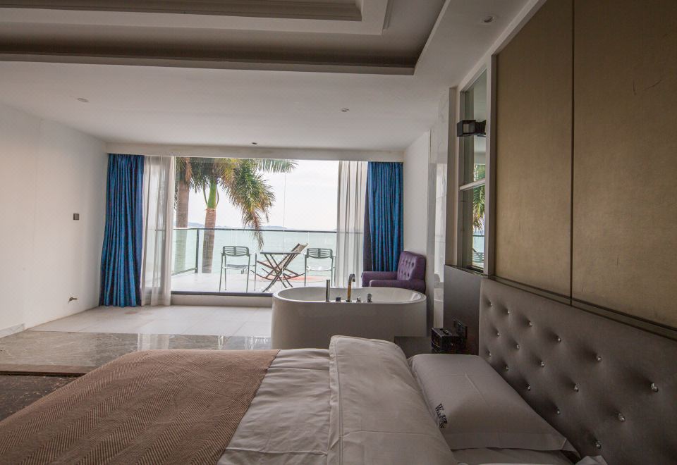 Miye Sea-view Holiday VillaUnparalleled Sea View Bath Balcony Room (180° Sea View + Marshall 3rd Gen Wireless Speaker + Xi Lai Men Deep Sleep Latex Pillow + Skin-Friendly Long Staple Cotton Linens + Smart Toilet + Tub)