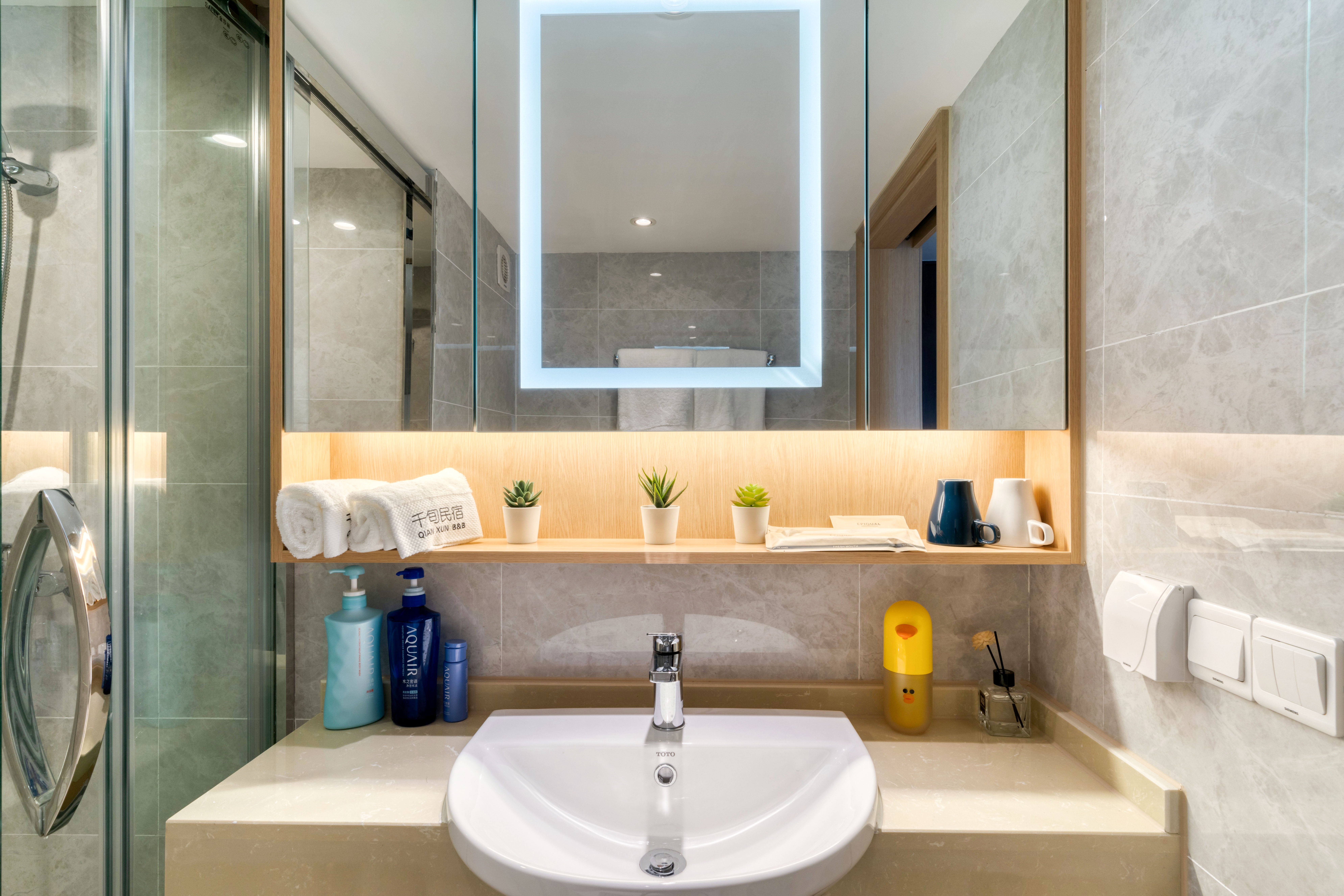 高级现代LOFT城景影院大床房（极米投屏）