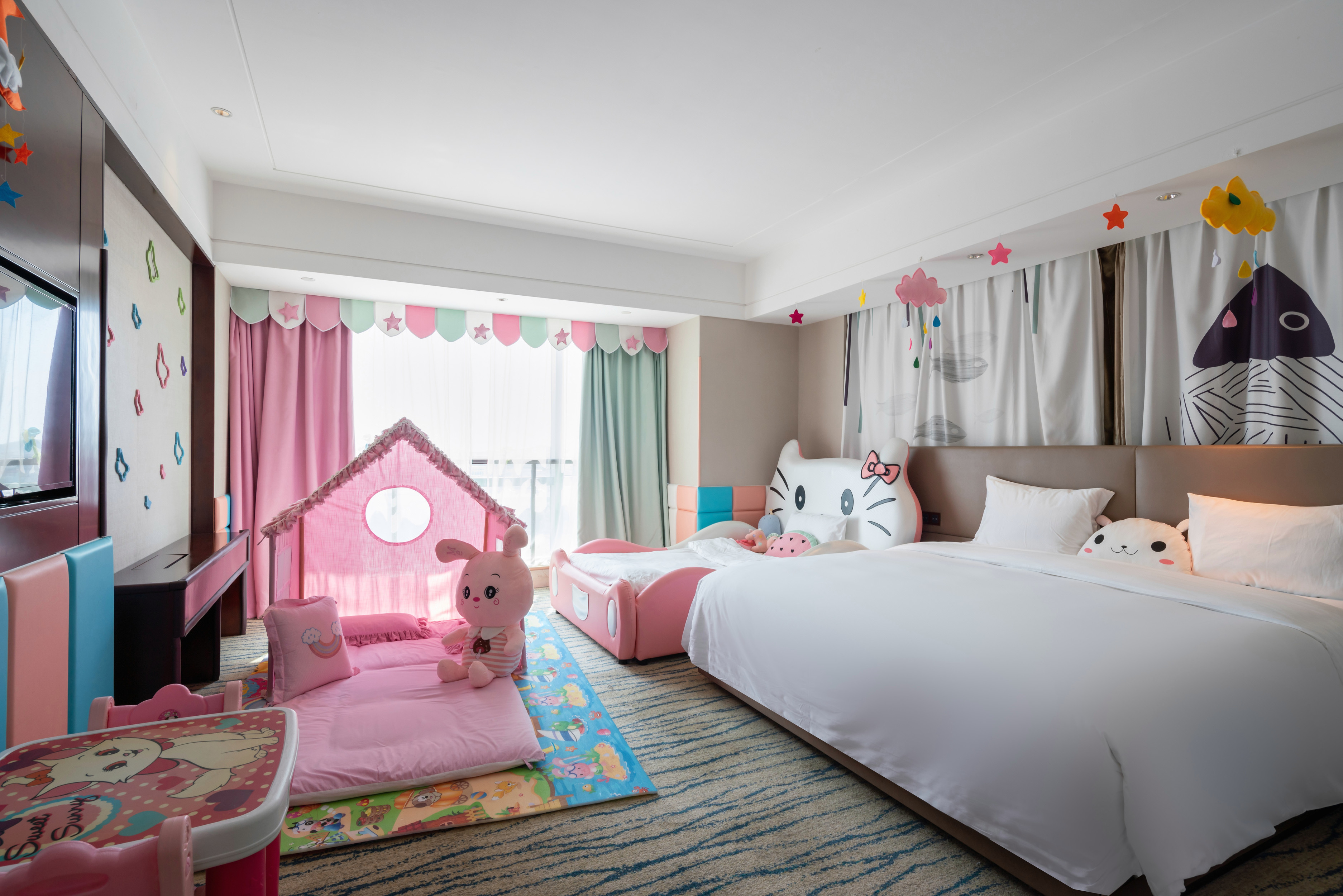 亲子主题套房【童趣盎然】+【宽绰大床】