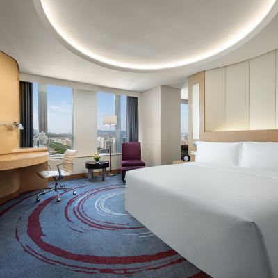 甄選標準房-大床 深圳好日子皇冠假日酒店優惠