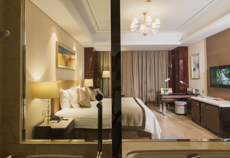 高级大床房（全景落地窗+躺卧沙发）