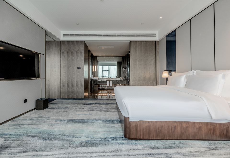 Xinghua Changjiu International HotelDeluxe Suite With Smart Control + Bluetooth Audio + Deluxe Tub + Minibar