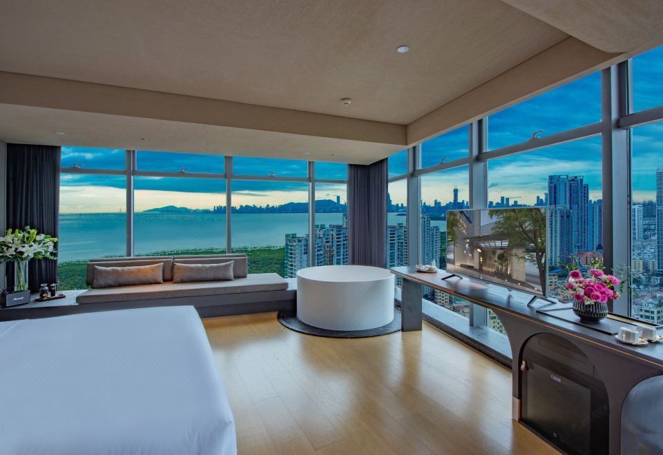 ICON LAB Hotel Shenzhen FutianExecutive Deluxe Queen Bed Room(sea-view)
