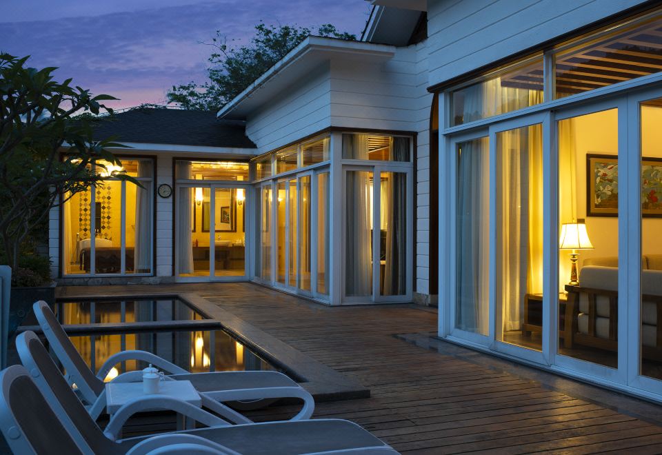 臨江8號?山河美景兩房別墅&私湯泡池&紅外線桑拿棋牌房