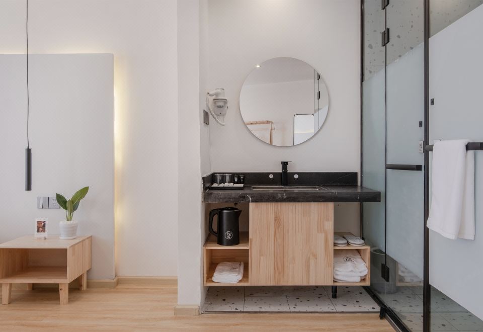 Guestroom - Double Occupancy (King Bed) (Bathtub, Floor Heating)