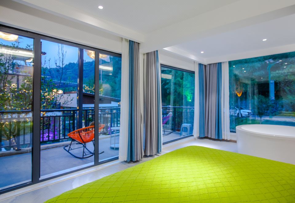 180度觀景浴池露臺大套房