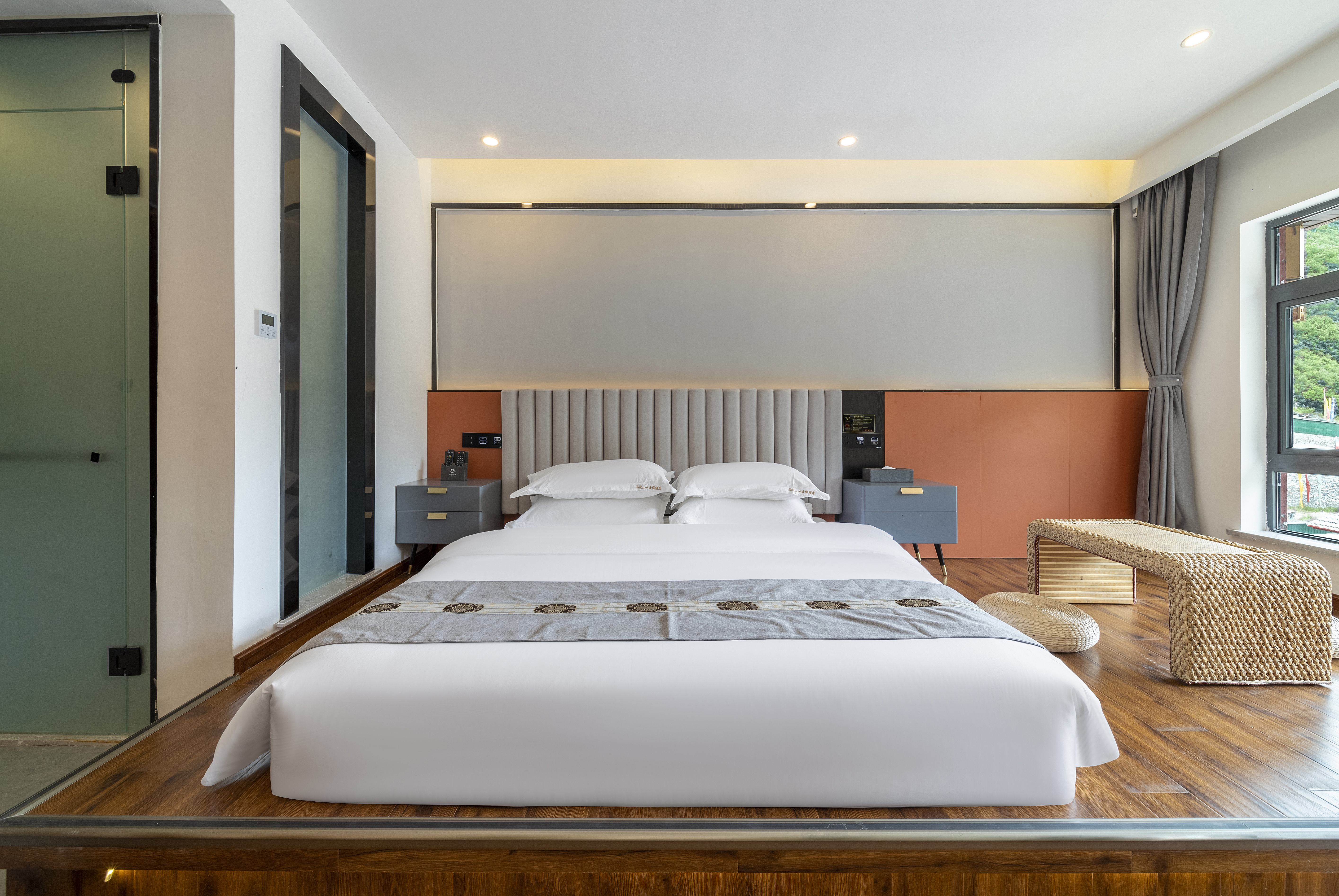 Mountain Water View Panoramic Tatami Double Bed Room