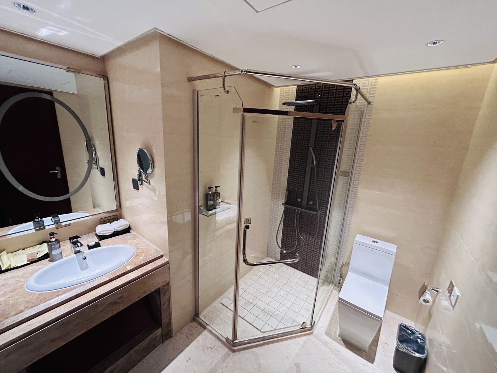 行政大床房（智能客控+落地窗+加湿器+迷你小冰箱）