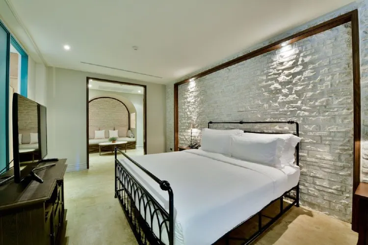 Deluxe Pond Room