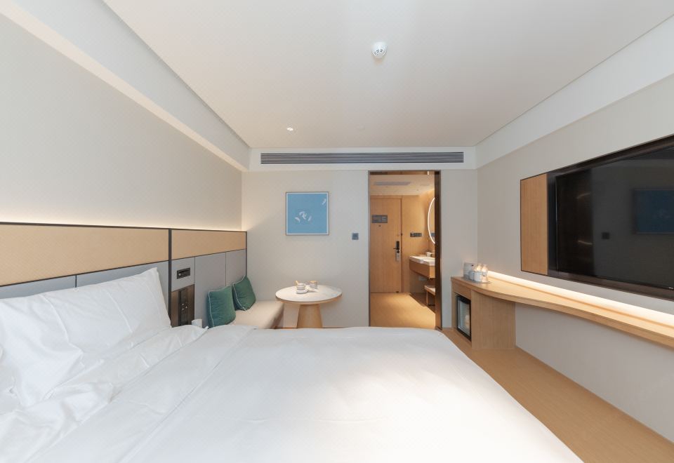 舒压高级大床房（65寸4K电视投屏+智能客控）