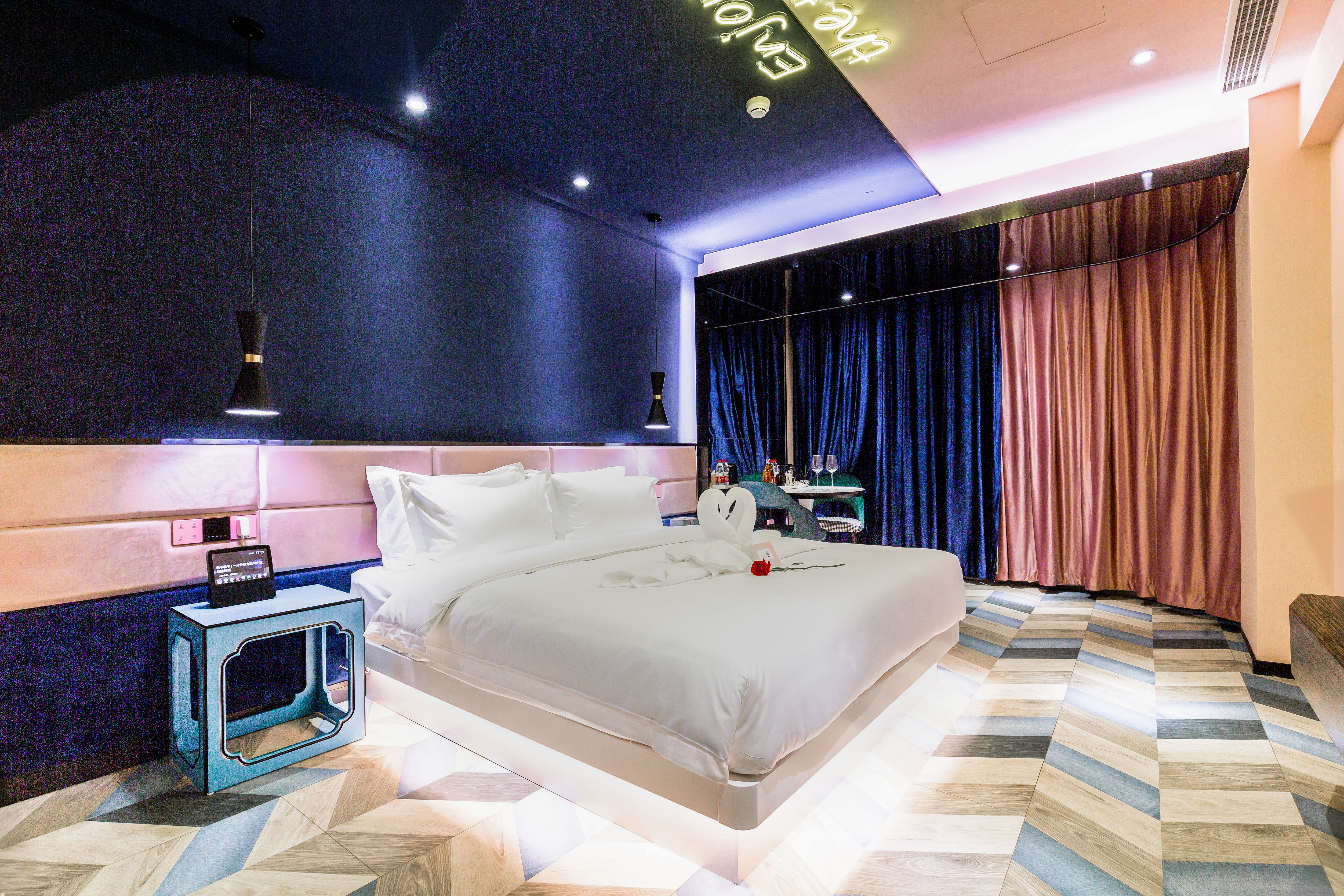 柔光情侶大床房（空調|智能客控）