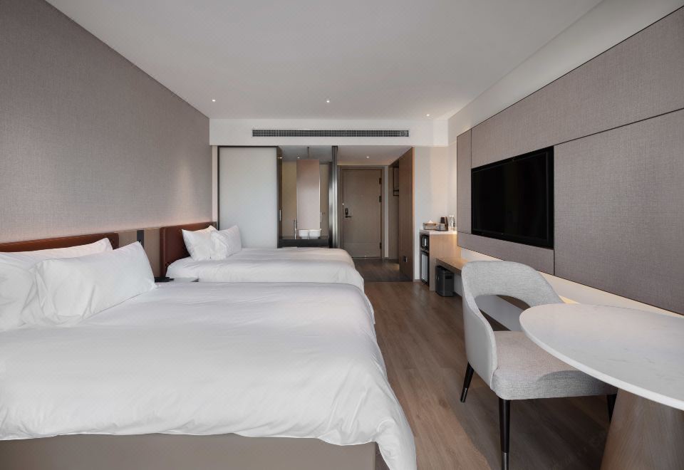 Holiday Inn Shanghai HuaxiaSuperior City-view Twin Room