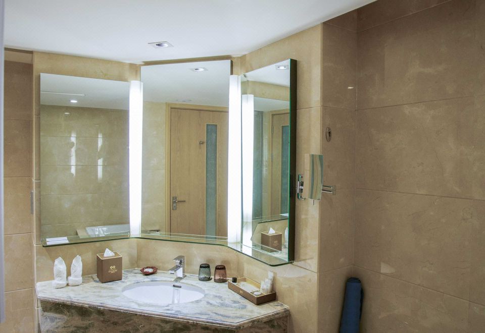 Gloria Grand Hotel JishouExecutive Queen Room