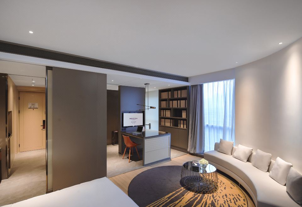 豪華套房（浴缸+夢百合床墊+保險柜+浴袍）