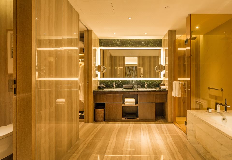 Radisson Blu Shanghai Pudong JinqiaoExecutive Suite