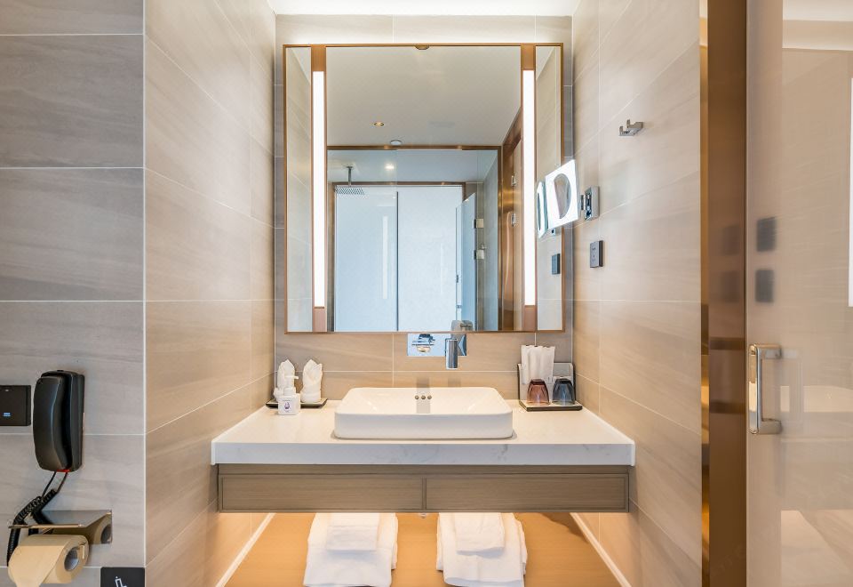 商务大床房（地暖+净化器+慕斯床垫+智能小度）