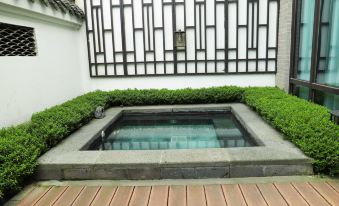 There is a small pool with an oriental-style design in the center, surrounded by another building at Steigenberger Chengdu