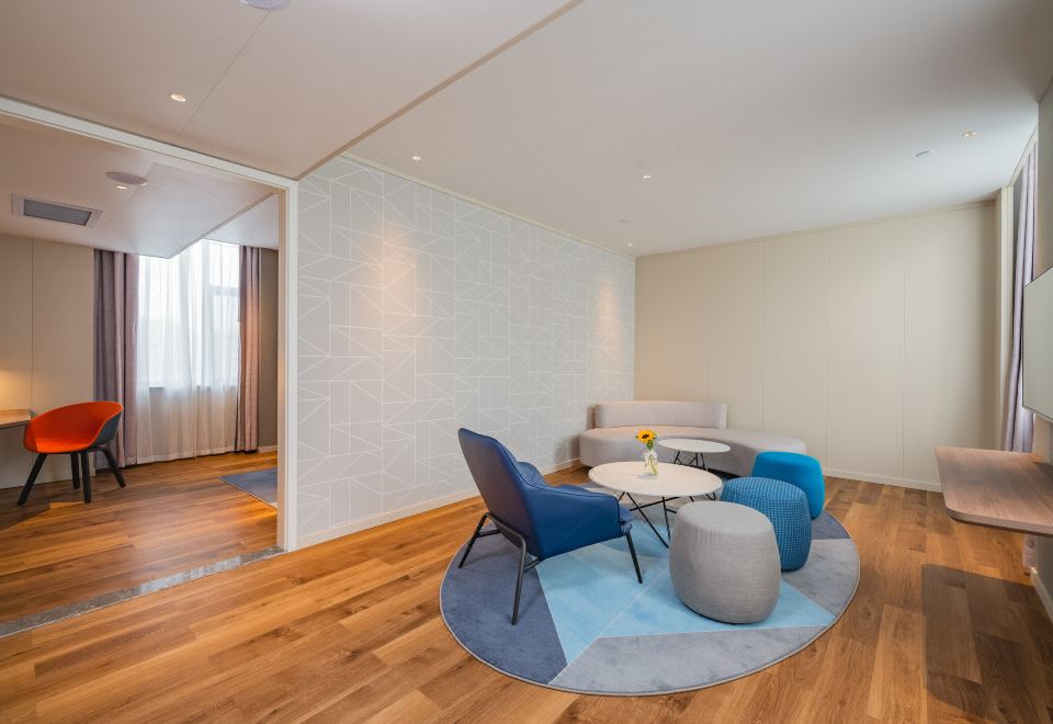 One-Bedroom King Suite