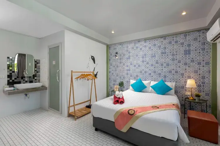 ห้องเตียงใหญ่ พร้อมห้องน้ำส่วนตัว