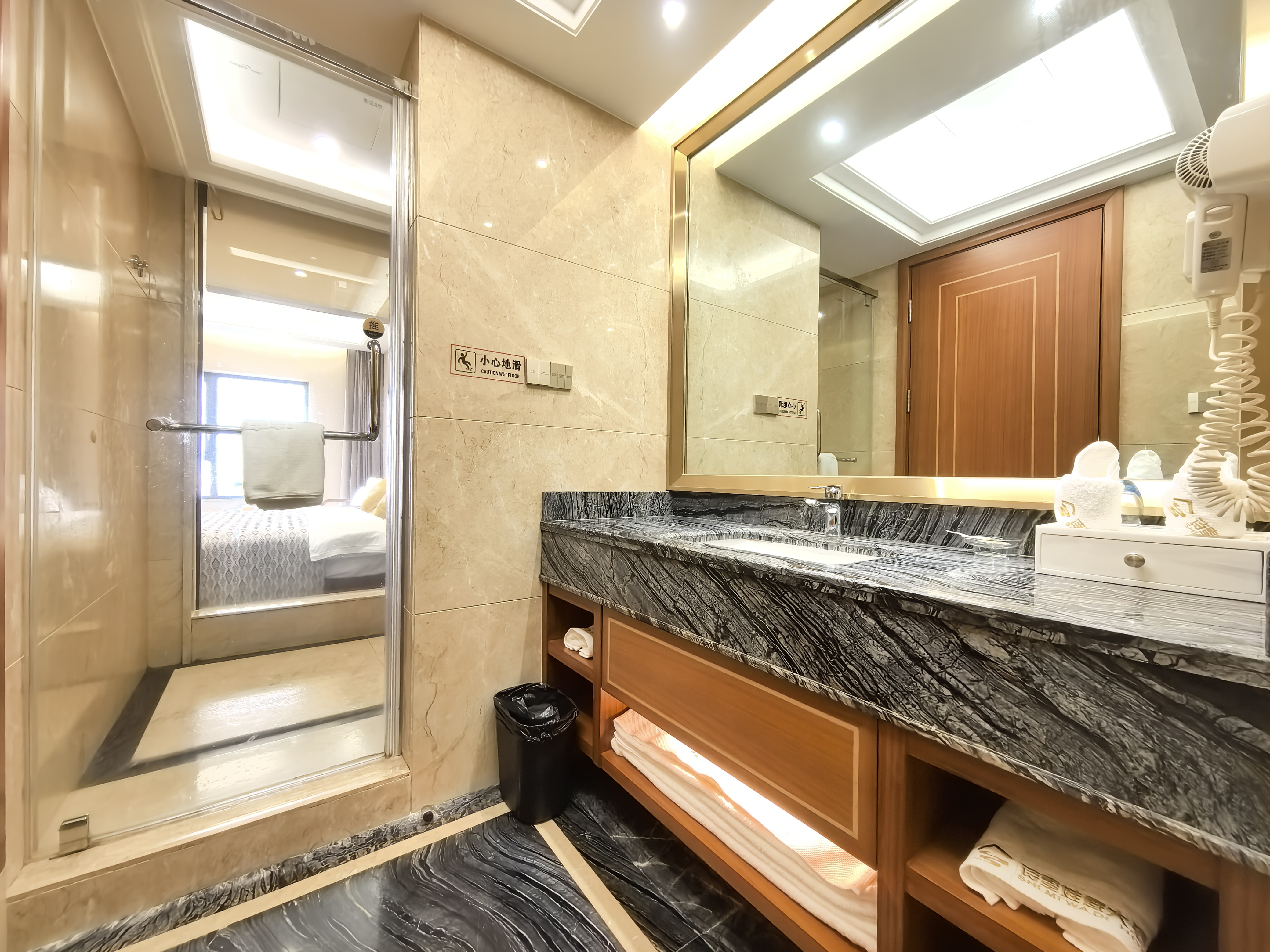 YingJiang SHIMIWADI HotelDeluxe Room