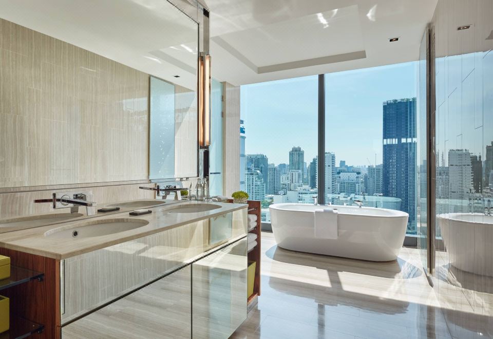 Hyatt Regency Bangkok SukhumvitRegency Executive Suite With 1 King Bed