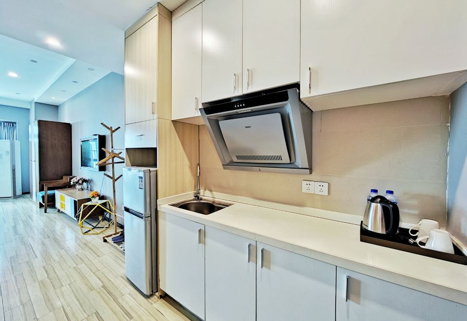 公馆大床客房-洗衣机+商务办公桌+高速吹风机