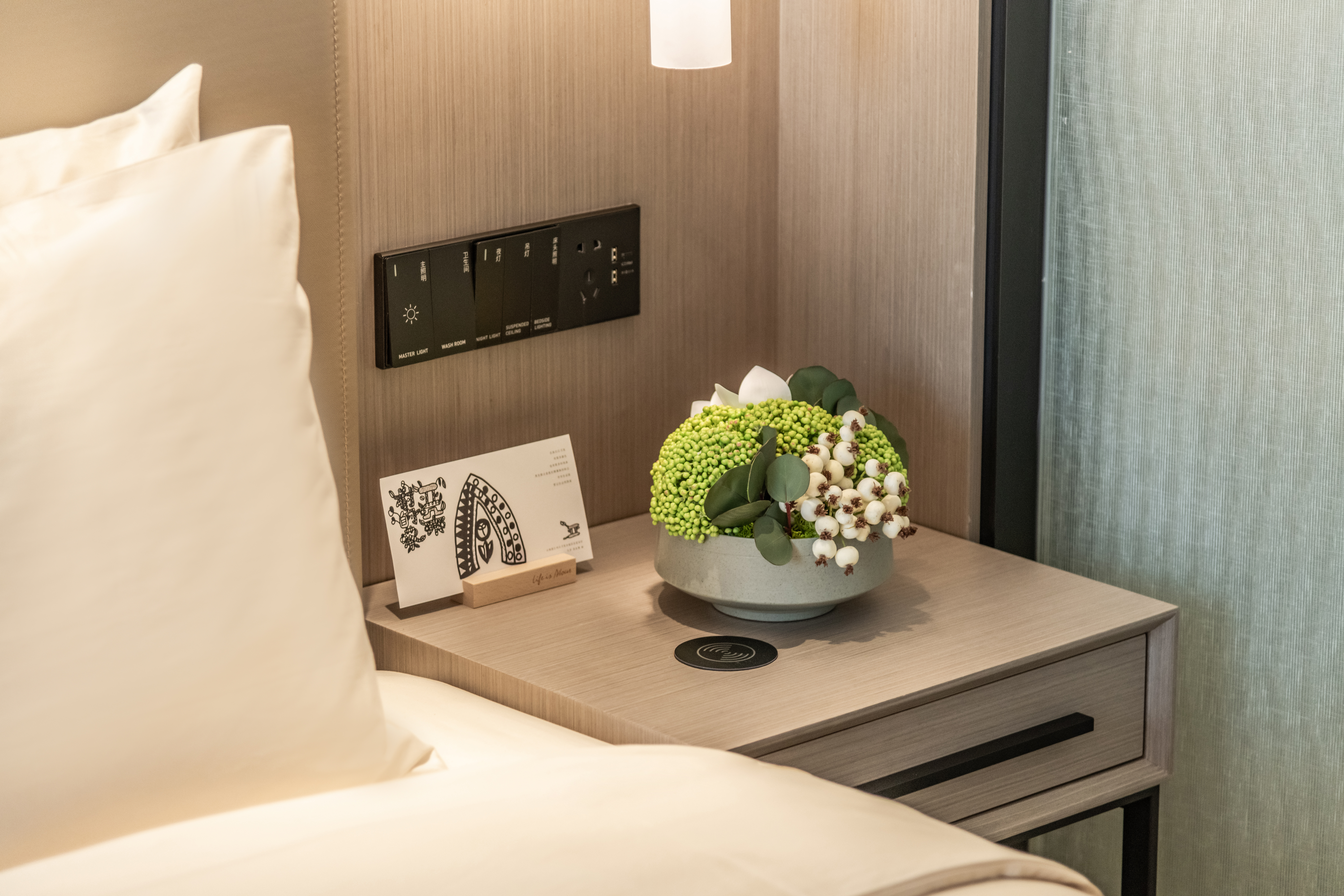 几木大床房（投屏电视+小冰箱+深睡枕+顶喷花洒）