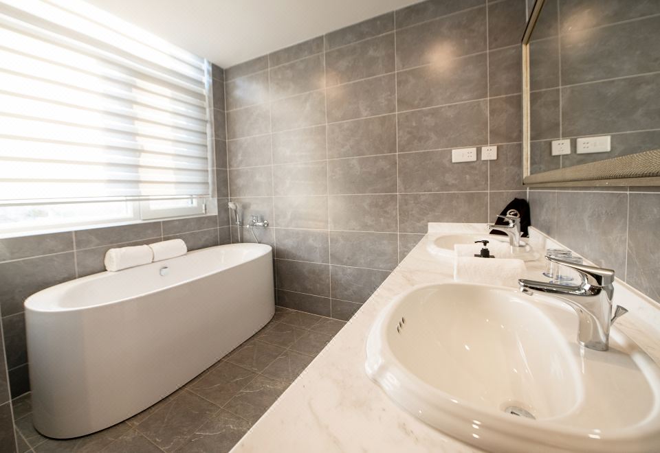 白宫（私人KTV+泳池+独立厨衞+汤泉泡池）