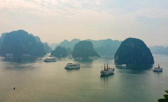 Halong Fantasea Cruise