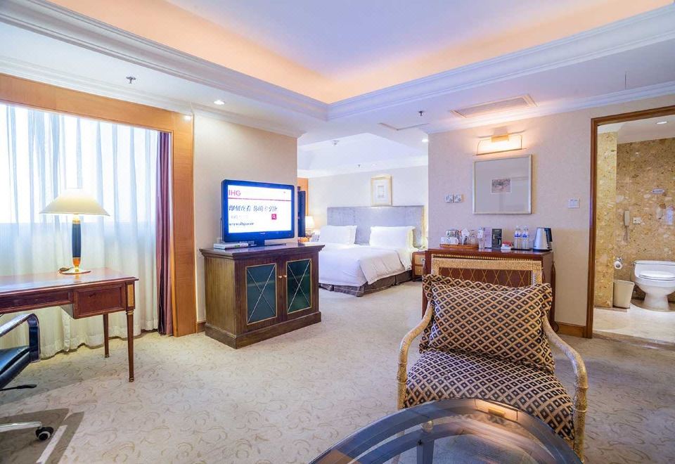 Crowne Plaza QingdaoCrowne Plaza Deluxe Room