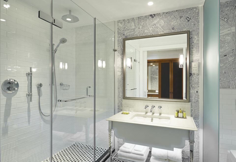 阳台套房（带泰晤士景观）