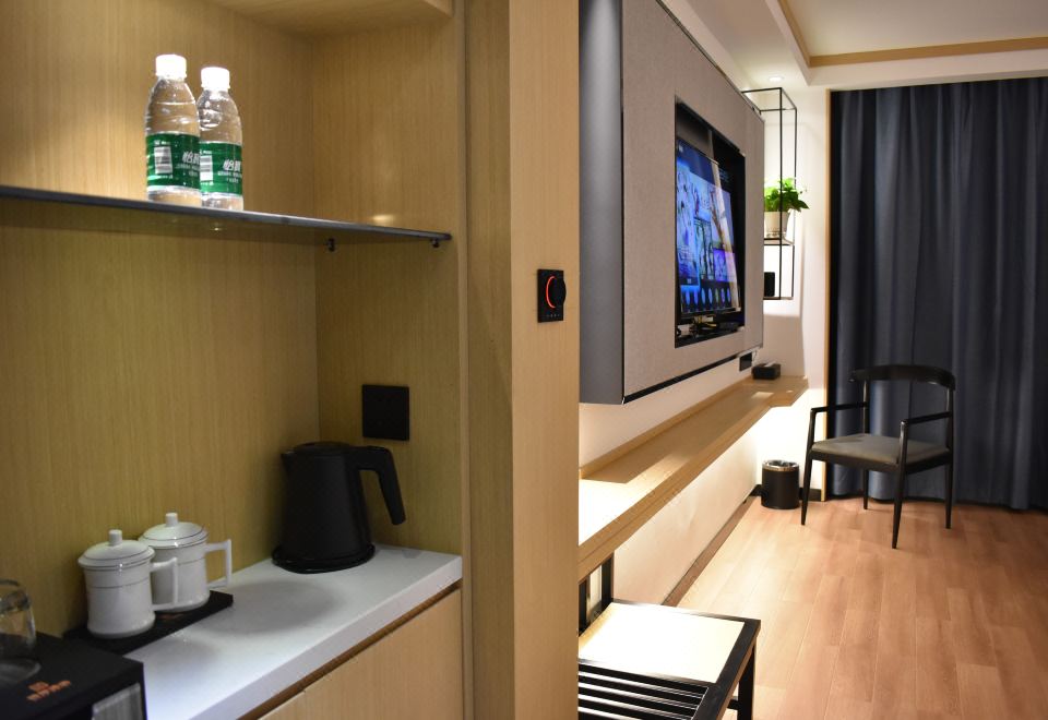 情侣大床房|智能轻奢+双层隔音