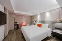Yitel Premium (Shanghai people's Square Nanjing Road Pedestrian Street)